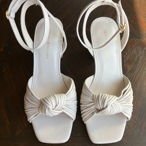 Tommy Hilfiger Taupe Cream Sarifina Block Heel Sandals - Picture 2 of 9